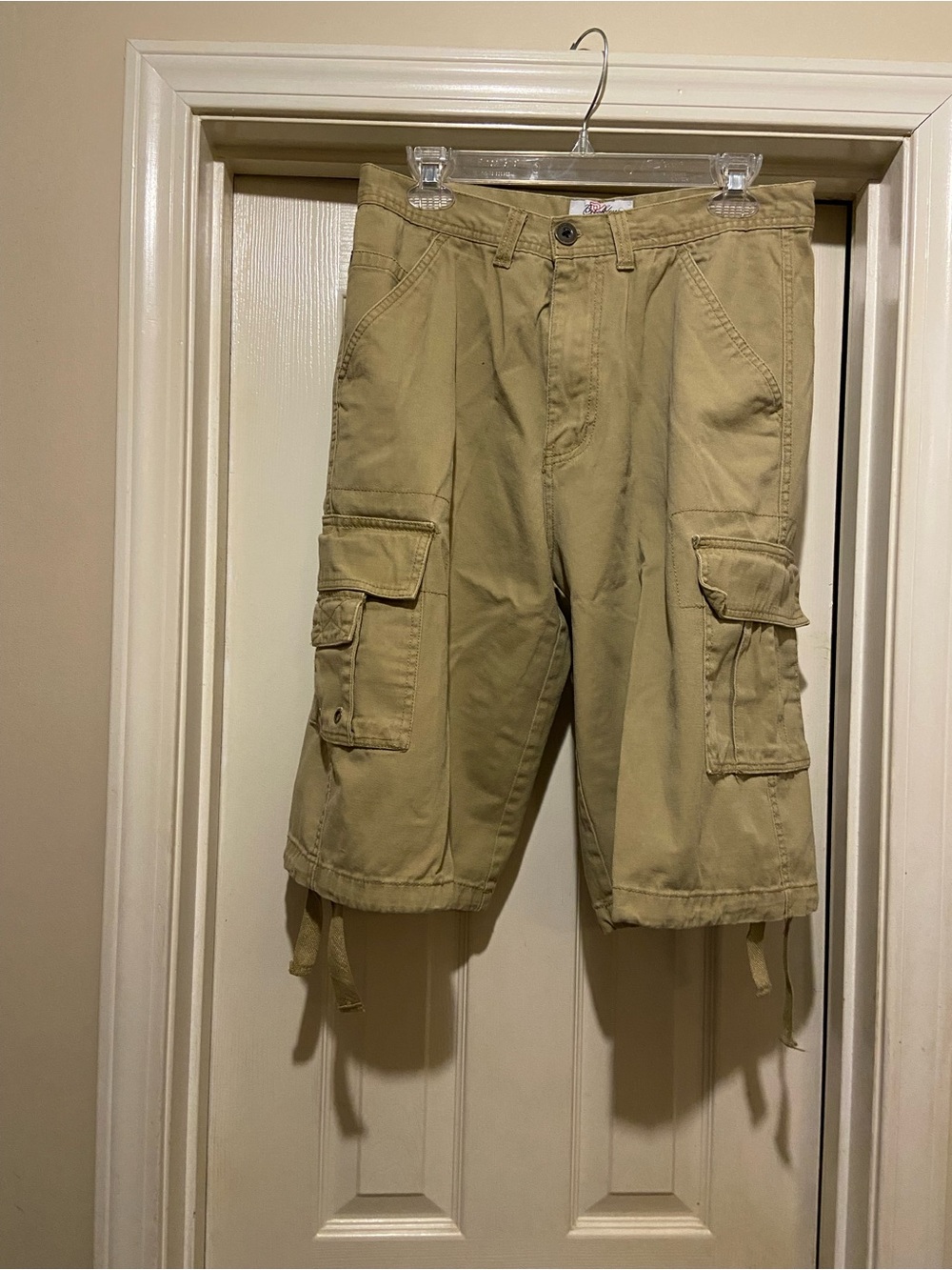 Men's Cargo Shorts in Khaki with Multiple Utility Pockets